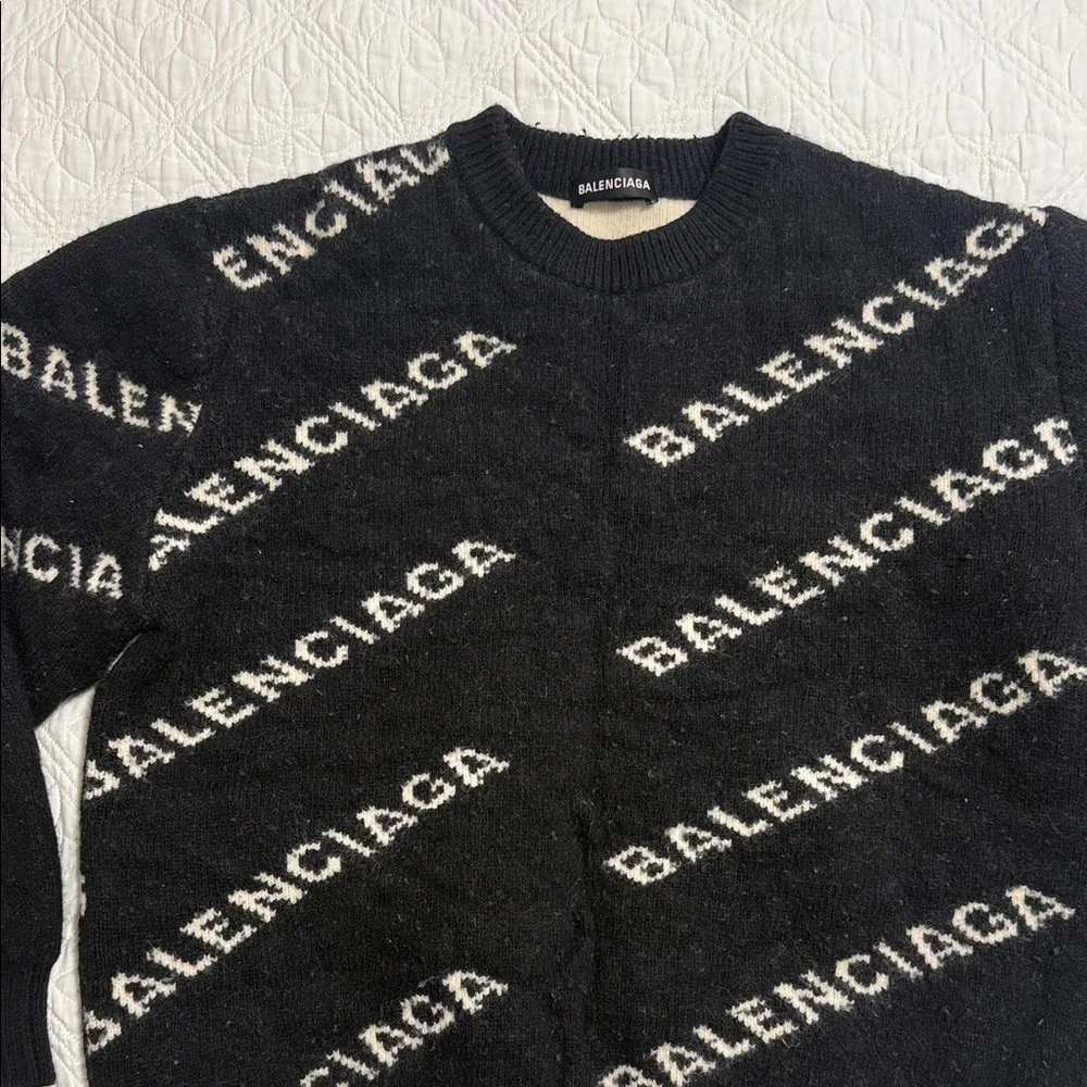 Balenciaga Black and White Logo Sweater - Picture 3 of 9